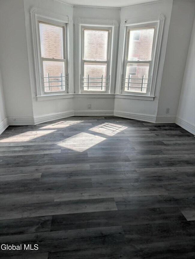 Building Photo - 120 Degraff St