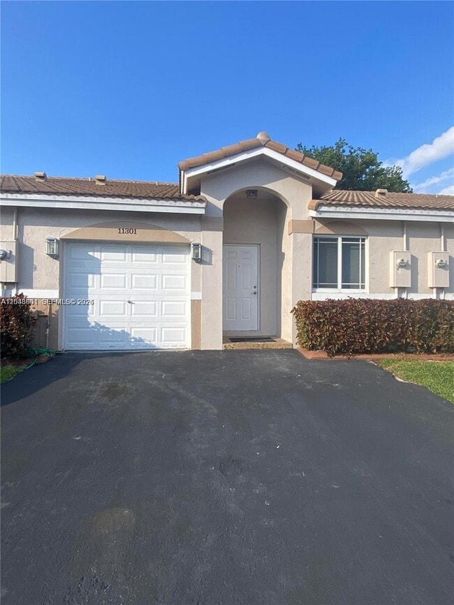 Building Photo - 11301 SW 17th Ct