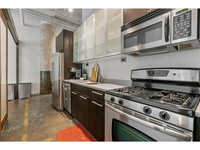 Building Photo - 700 N Washington Ave