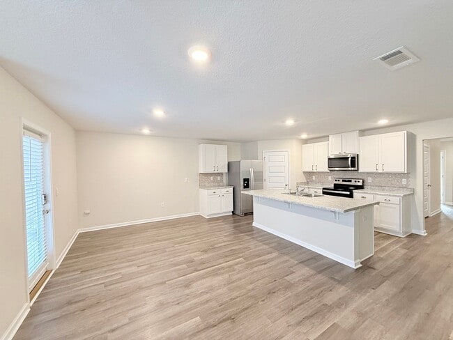 Building Photo - 4-Bedroom Home - Community Park/Splash Pad