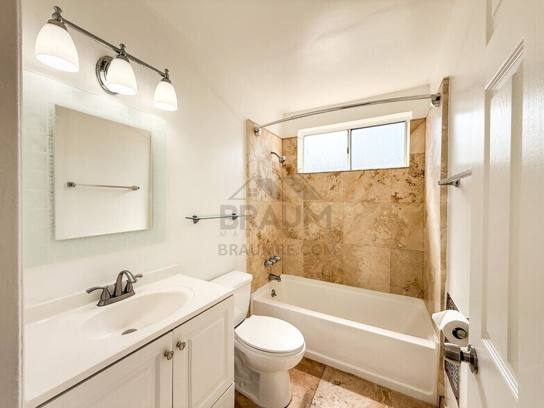 Building Photo - 5611 Fulcher Ave