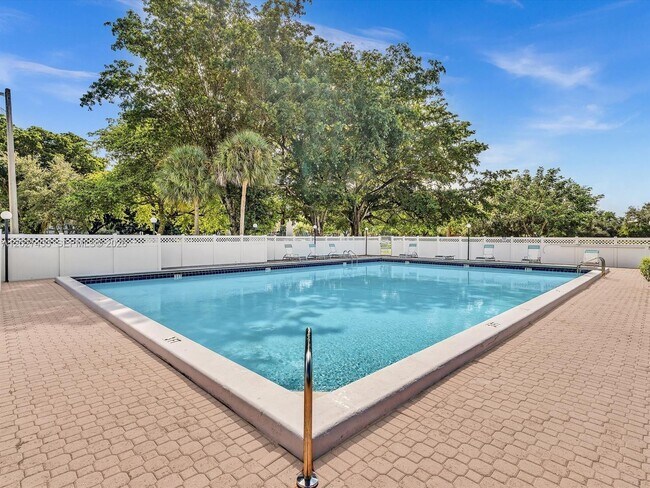 Building Photo - 3300 W Rolling Hills Cir