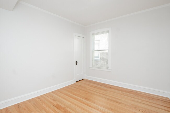 Building Photo - 2136 N Avers Ave