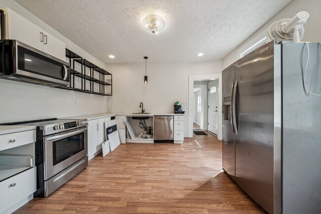 Building Photo - Spacious 3 Bedroom Home in Spring Garden (Single Family)
