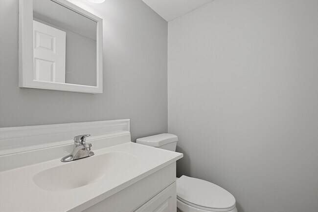Building Photo - 167 Greenbrook Dr