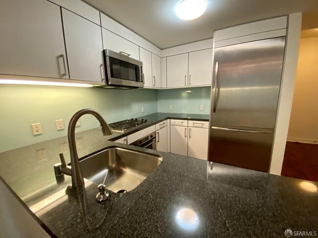 Building Photo - 301 Main St