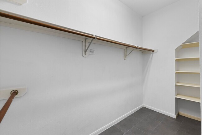 Building Photo - 9023 Eaglecove Dr