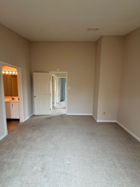 Building Photo - 9 Inkberry Ct