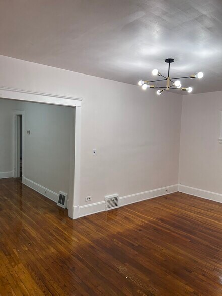 Building Photo - 10806 Bernard Ave