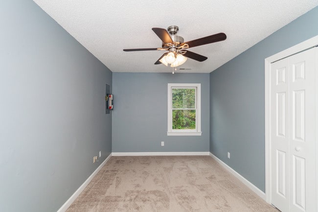 Building Photo - 2113 Tanglewood Rd