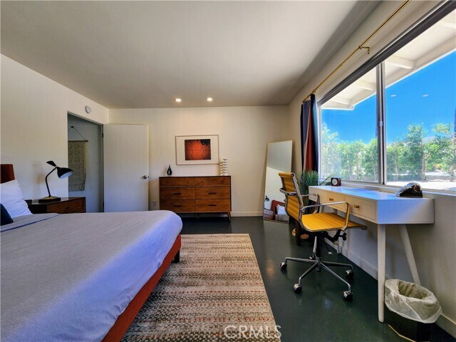 Building Photo - 2499 S Palm Canyon Dr