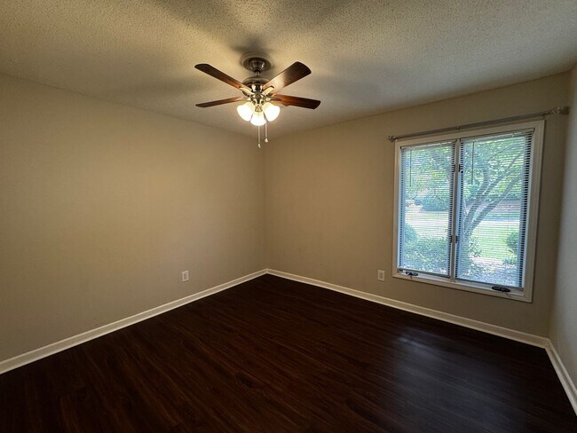 Building Photo - 104 Breckindale Cir