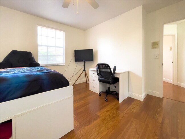 Building Photo - 931 Opal Terrace