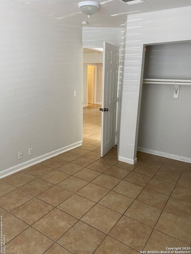 Building Photo - Dinn Drive