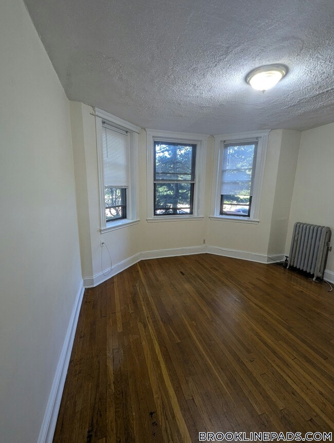 Building Photo - 364 Riverway