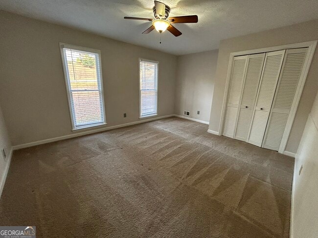 Building Photo - 240 White Pines Dr