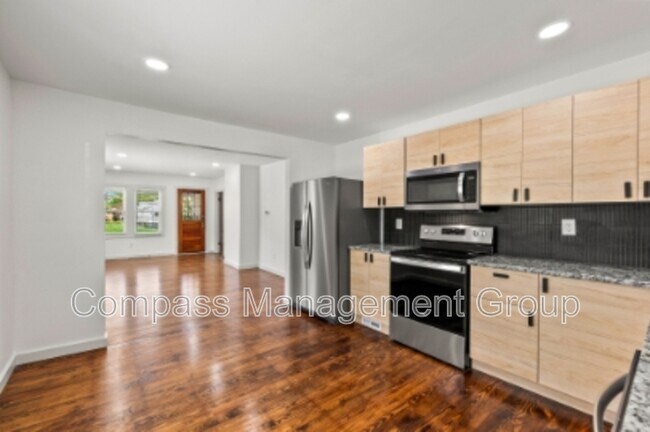 Building Photo - 3201 Davenport Rd