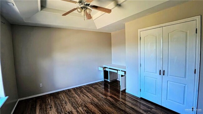 Building Photo - 808 Hummingbird Ave