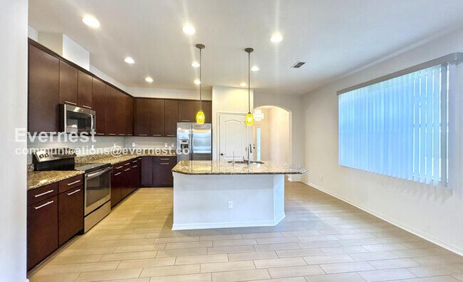 Building Photo - SPECIAL PROMOTION / Modern 4-Bedroom Home with Attached Garage / Pet-Friendly / Vouchers Accepted...