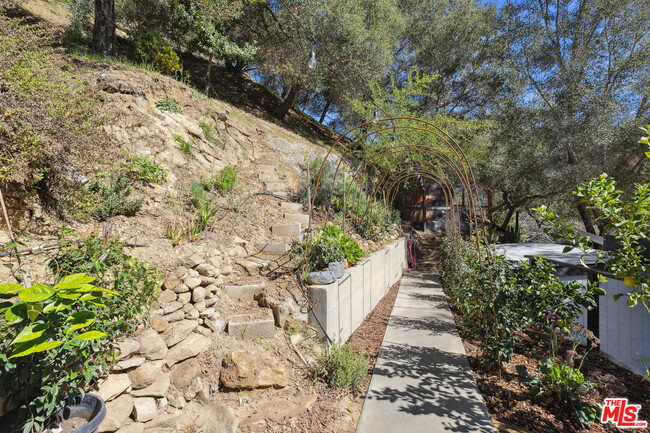 Building Photo - 583 California Trail