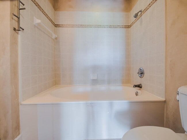 Building Photo - 850 Piedmont Ave NE