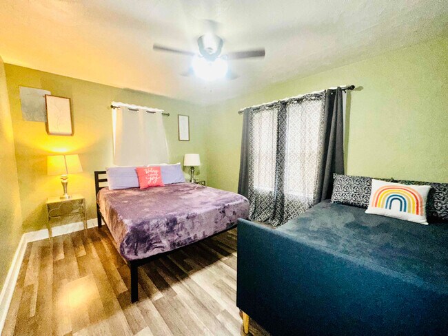 Building Photo - 1606 SW A Ave