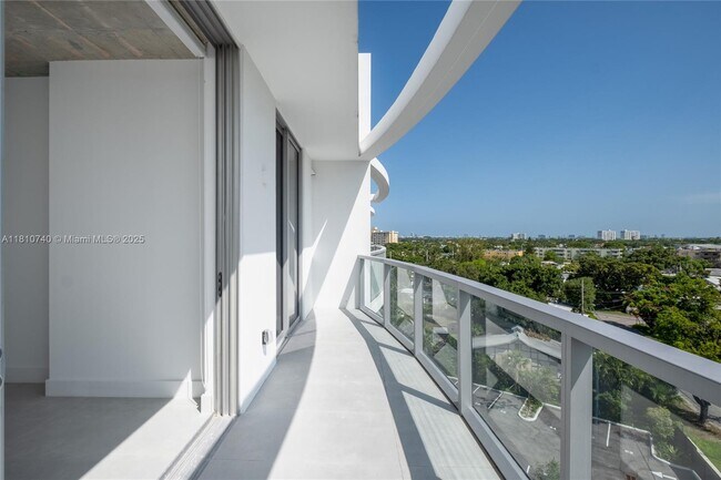 Building Photo - 13800 Highland Dr