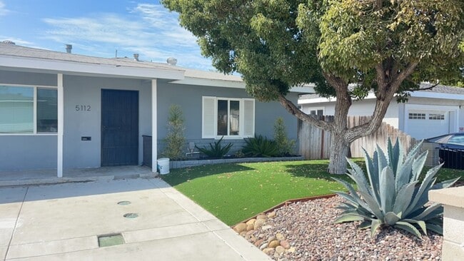 Primary Photo - 4BD/2BA, Remodeled Kitchen! Newer Floors!