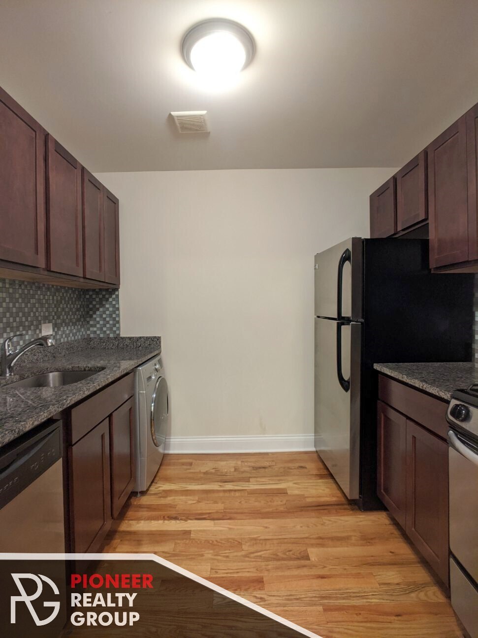Building Photo - 563 W Arlington Pl