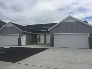 Building Photo - 3 Bed 2 Bath Twin Home