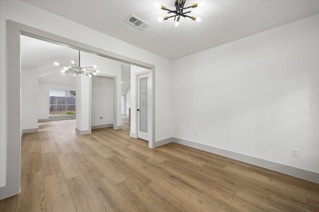 Building Photo - 9214 Grandview Park Dr