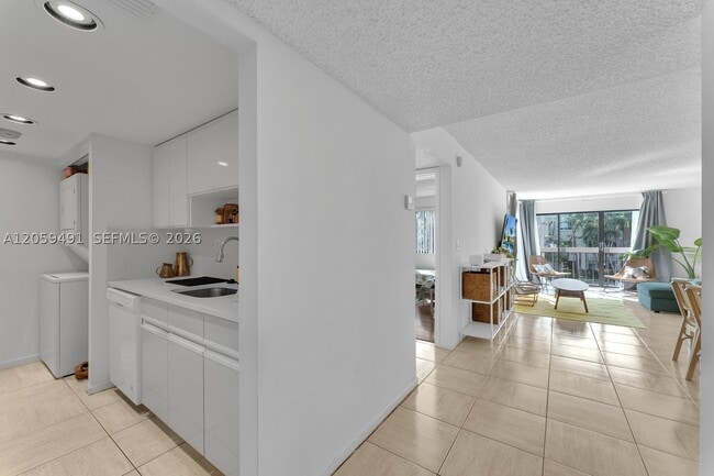 Building Photo - 255 Galen Dr
