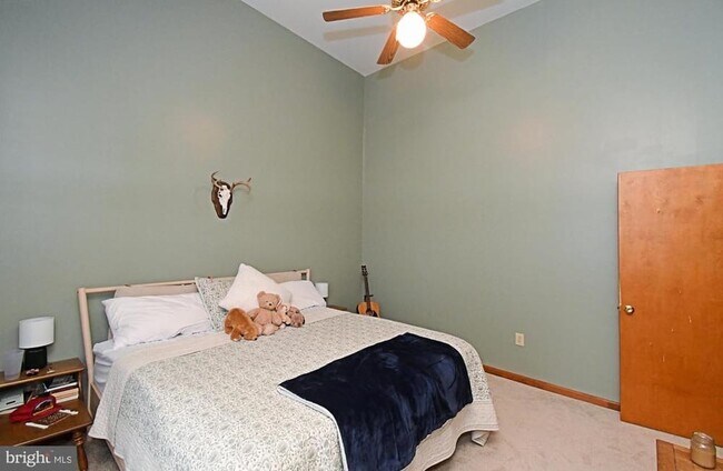 Building Photo - 601 W Market St