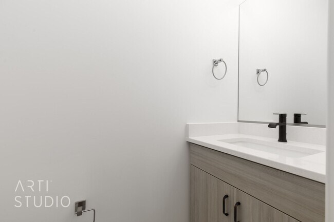 Building Photo - Brand New 3 Bed / 2 Bath Duplex – Modern L...