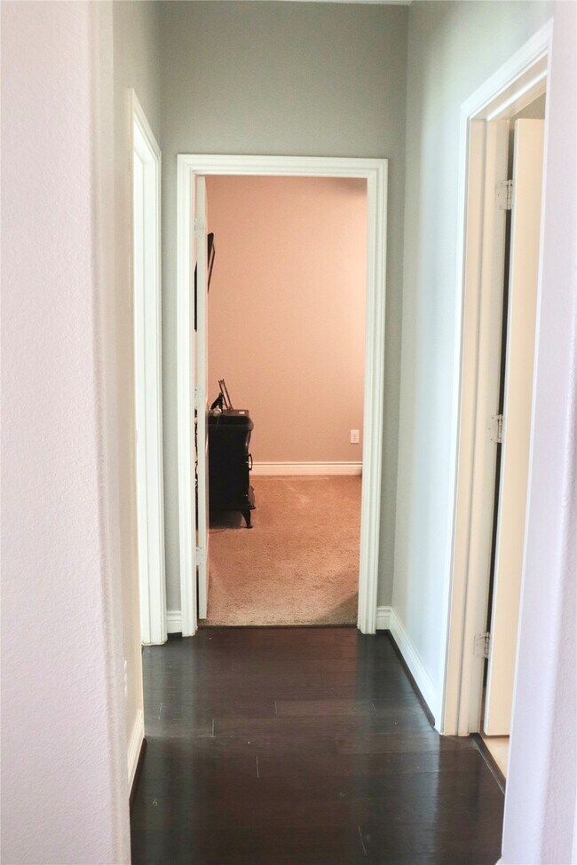 Building Photo - 5627 S Denham Ridge Ln