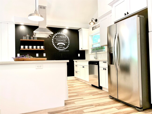 Building Photo - 5 Sandlily Ct