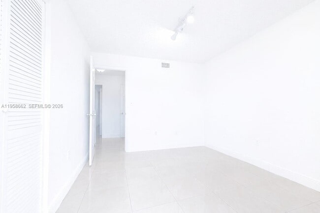 Building Photo - 2740 W 76th St