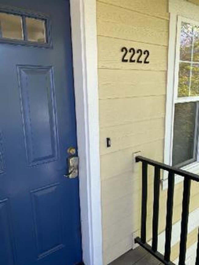 Building Photo - 2 Bedroom 2 Bath Townhouse in Ashland