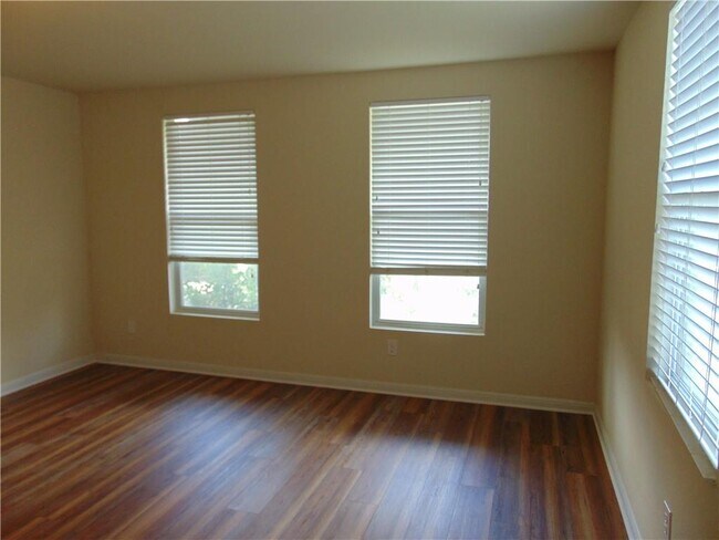 Building Photo - 1700 Sanders