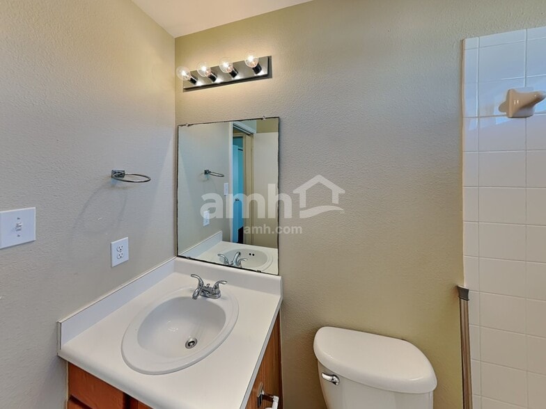 Building Photo - 9227 Mare Country