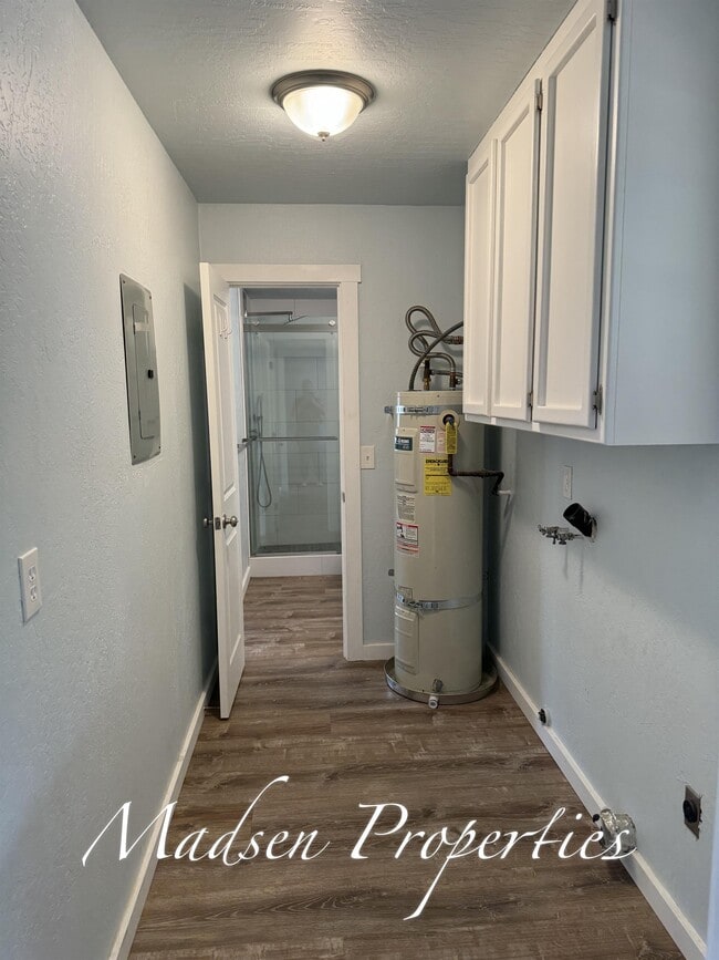 Building Photo - 20 Fairhill Dr