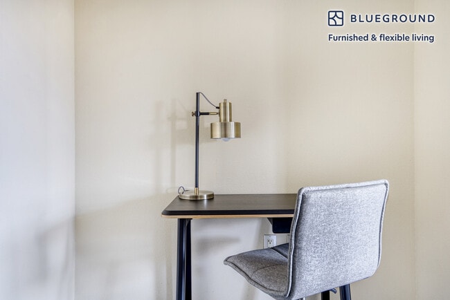 Building Photo - 853 Commodore Dr