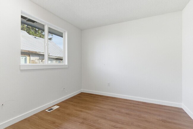 Building Photo - Newly Remodeled North Spokane Home – Convenient Location Near Parks & Shopping