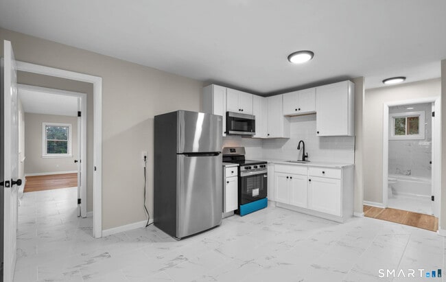 Building Photo - 280 Marion St