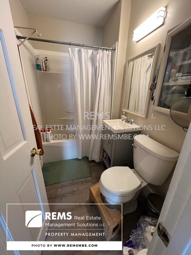 Building Photo - 947 Williamson St