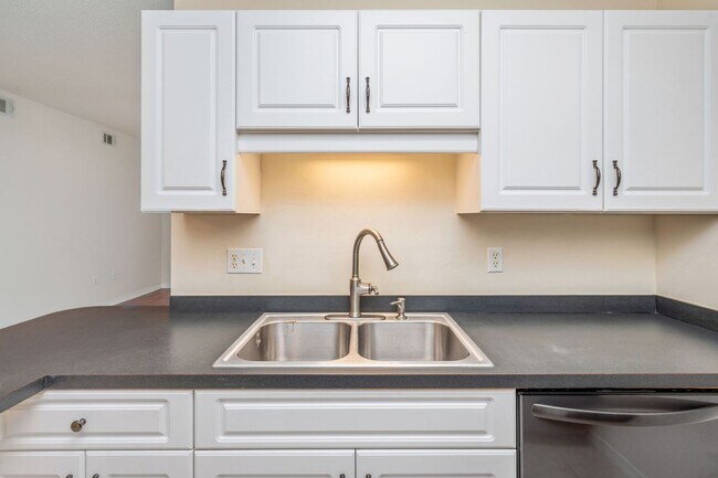 Building Photo - 1501 Partin Dr N