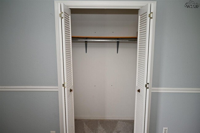 Building Photo - 907 Sugarbush Ln