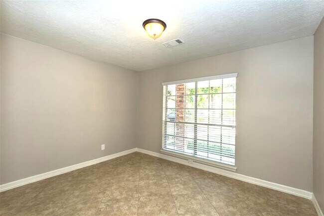 Building Photo - 7403 Tall Pines Dr