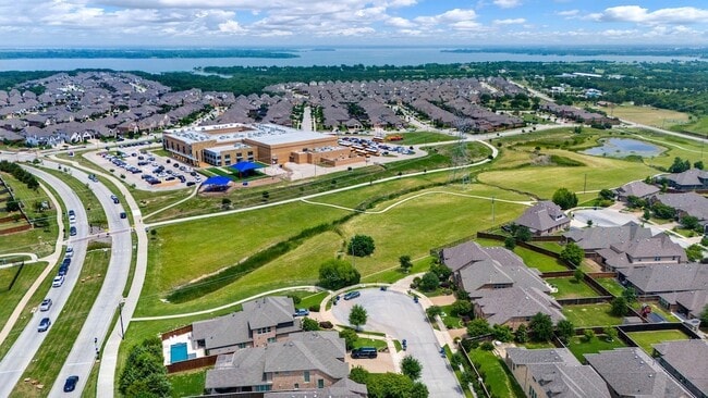 Building Photo - 1714 Emerald Bay Ln