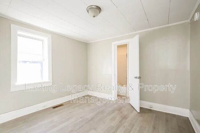 Building Photo - 438 24th St NW